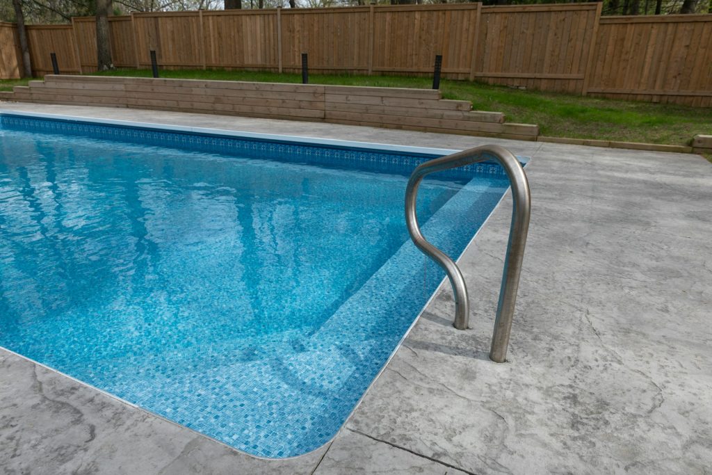 perawatan kolam renang