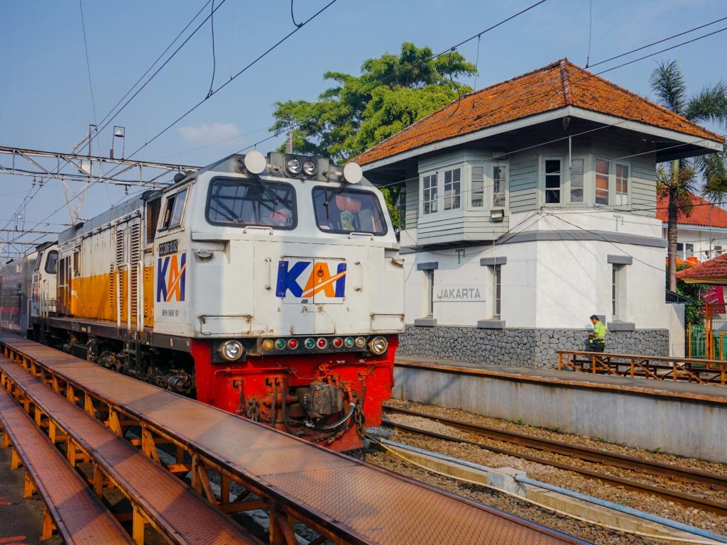 Kereta lokomotif