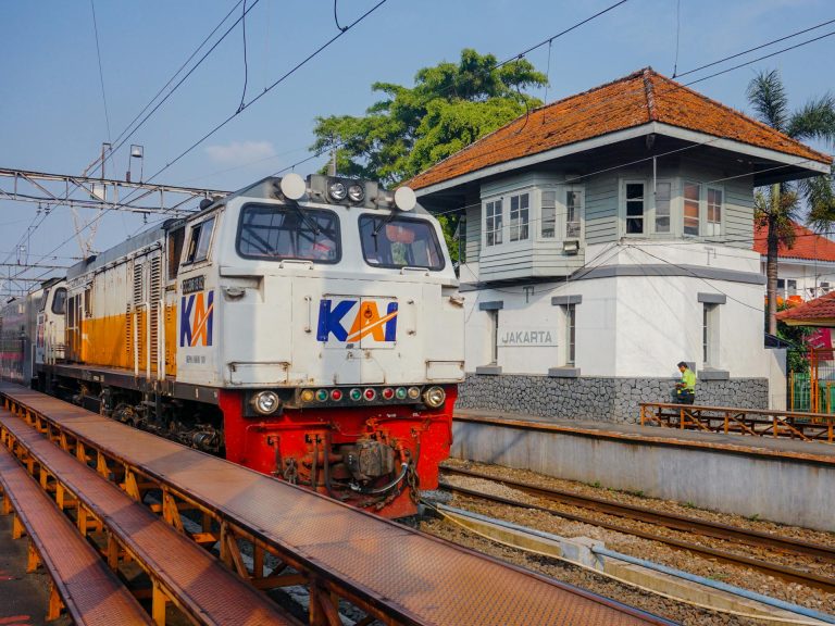 Kereta lokomotif