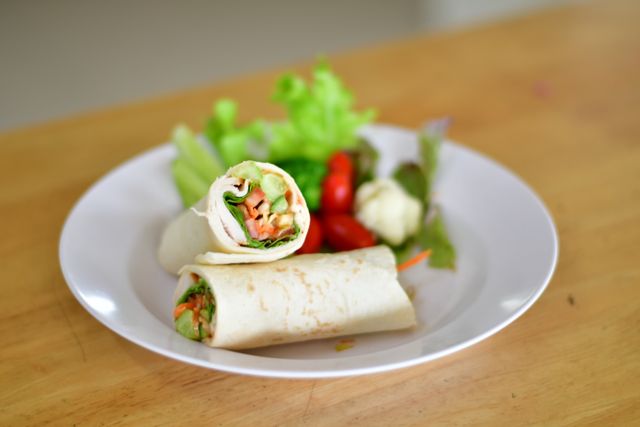 tips memakan salad wrap