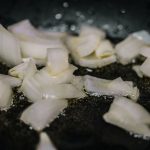 tips menumis bawang bombai